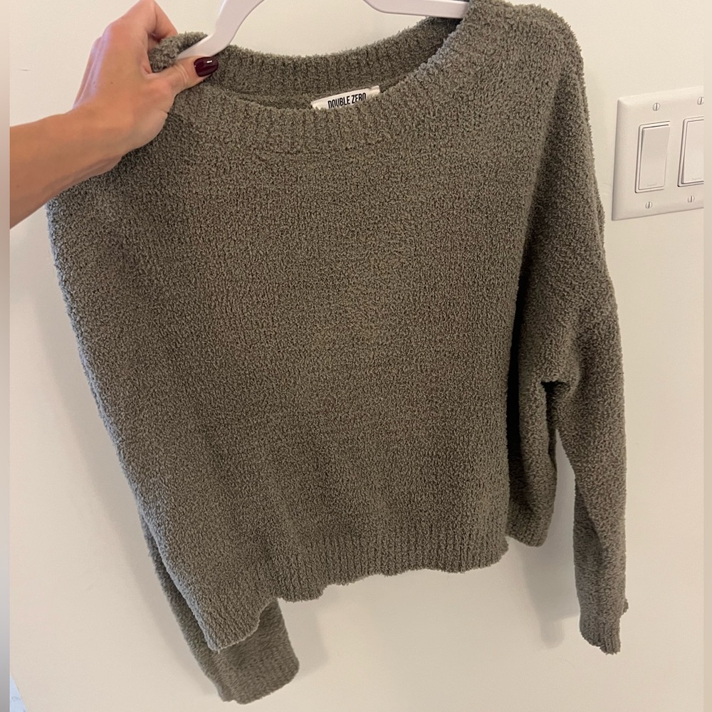 Green double zero sweater size medium
